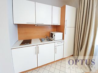 006-kitchenetteb.jpg