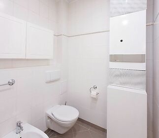 8-bathroom2b.jpg