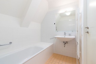 bathroom2.jpg