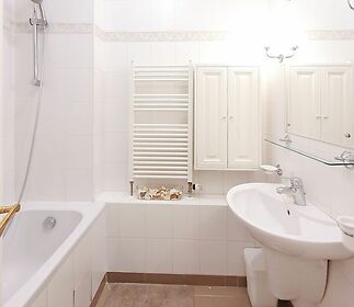 8-bathroom1.jpg