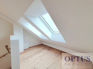 bedroom4-attic-space.jpg