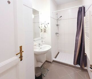 8-bathroom2a.jpg