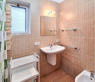 33-bathroom-1b.jpg