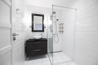 52 bathroom2.jpg