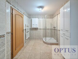 6-bathroom2c.jpg