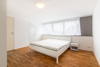 bedroom1a.jpg