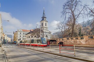 Tramvajová zastávka Bertramka v Plzeňské ulici