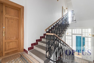 house-staircase.jpg