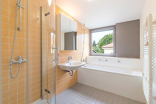 bathroom1a.jpg