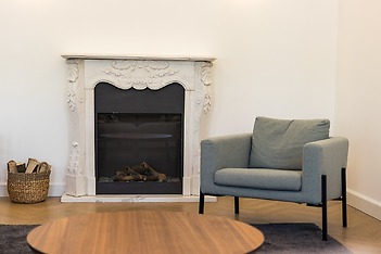 42 living room-fire place.jpg